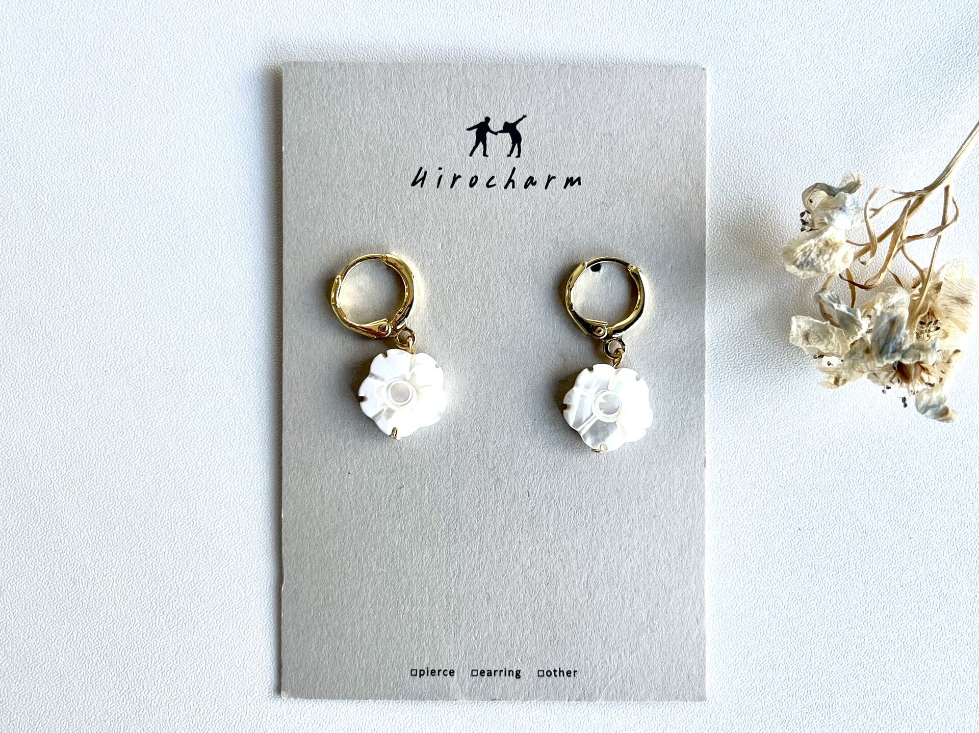 ハンドメイドイヤリングorピアス2200円税込