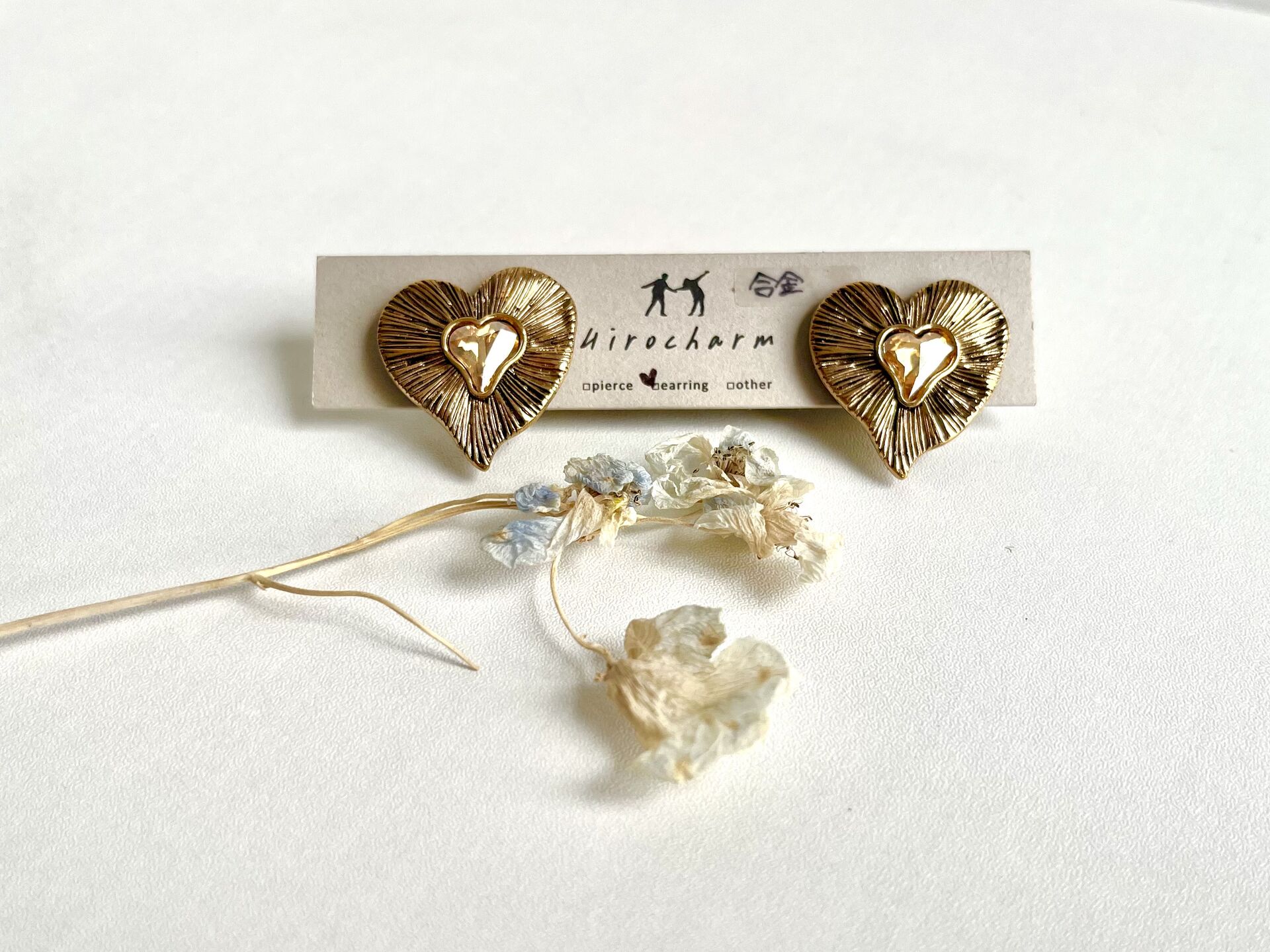 ハンドメイドイヤリングorピアス2200円税込