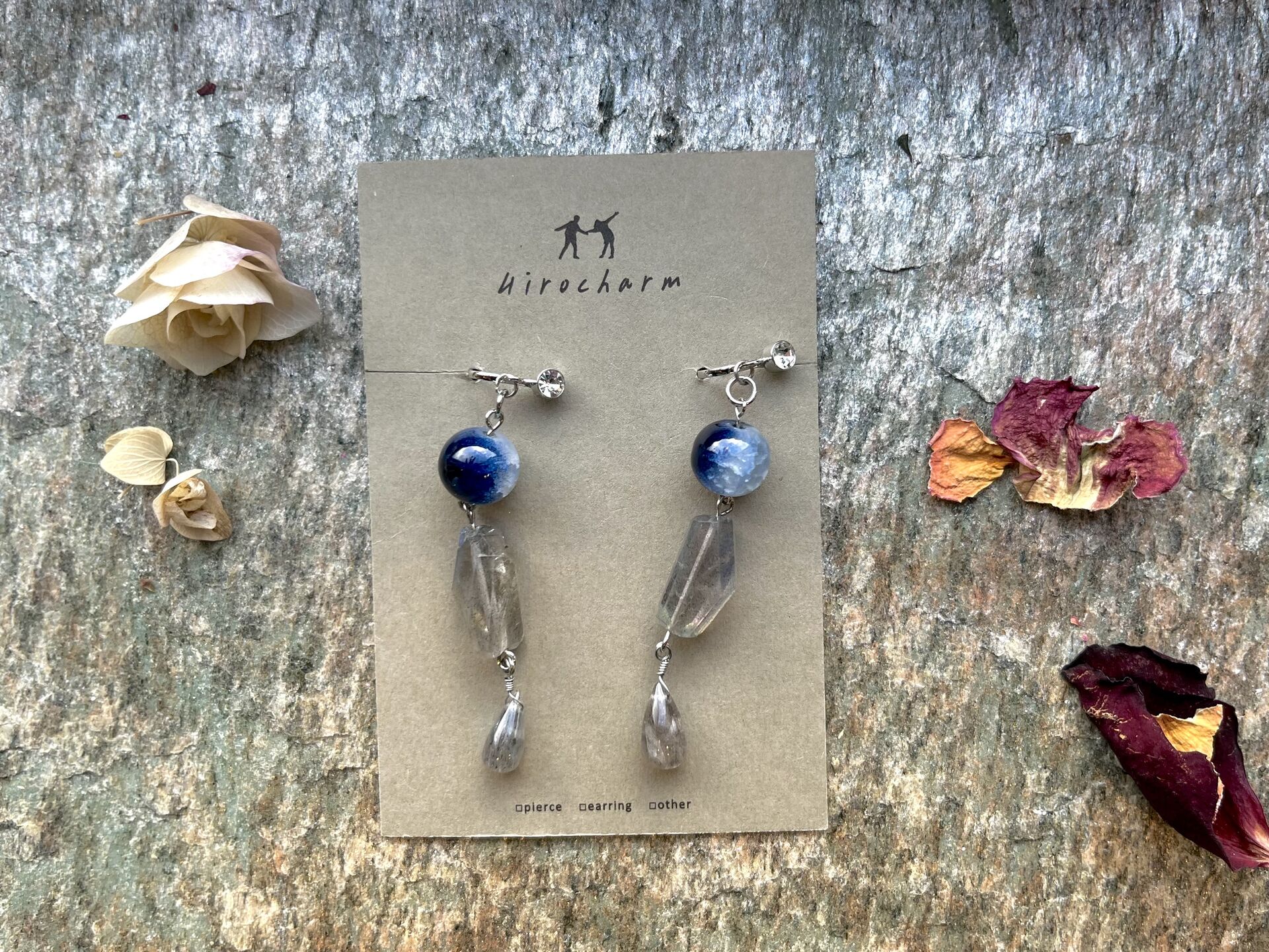 ハンドメイドイヤリングorピアス3300円税込