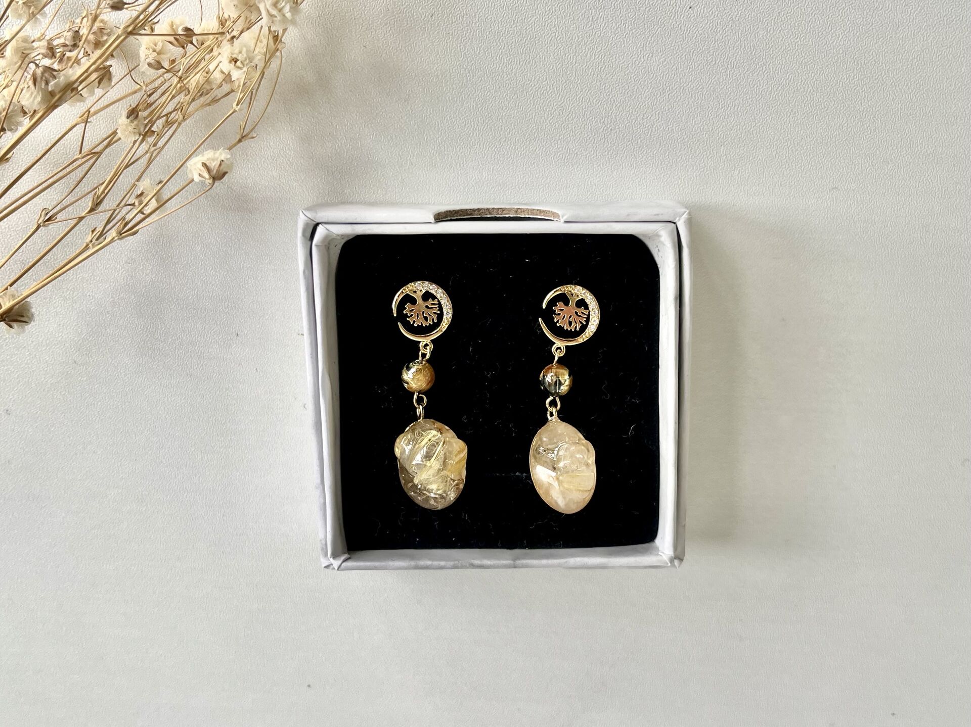 ハンドメイドイヤリングorピアス3300円税込