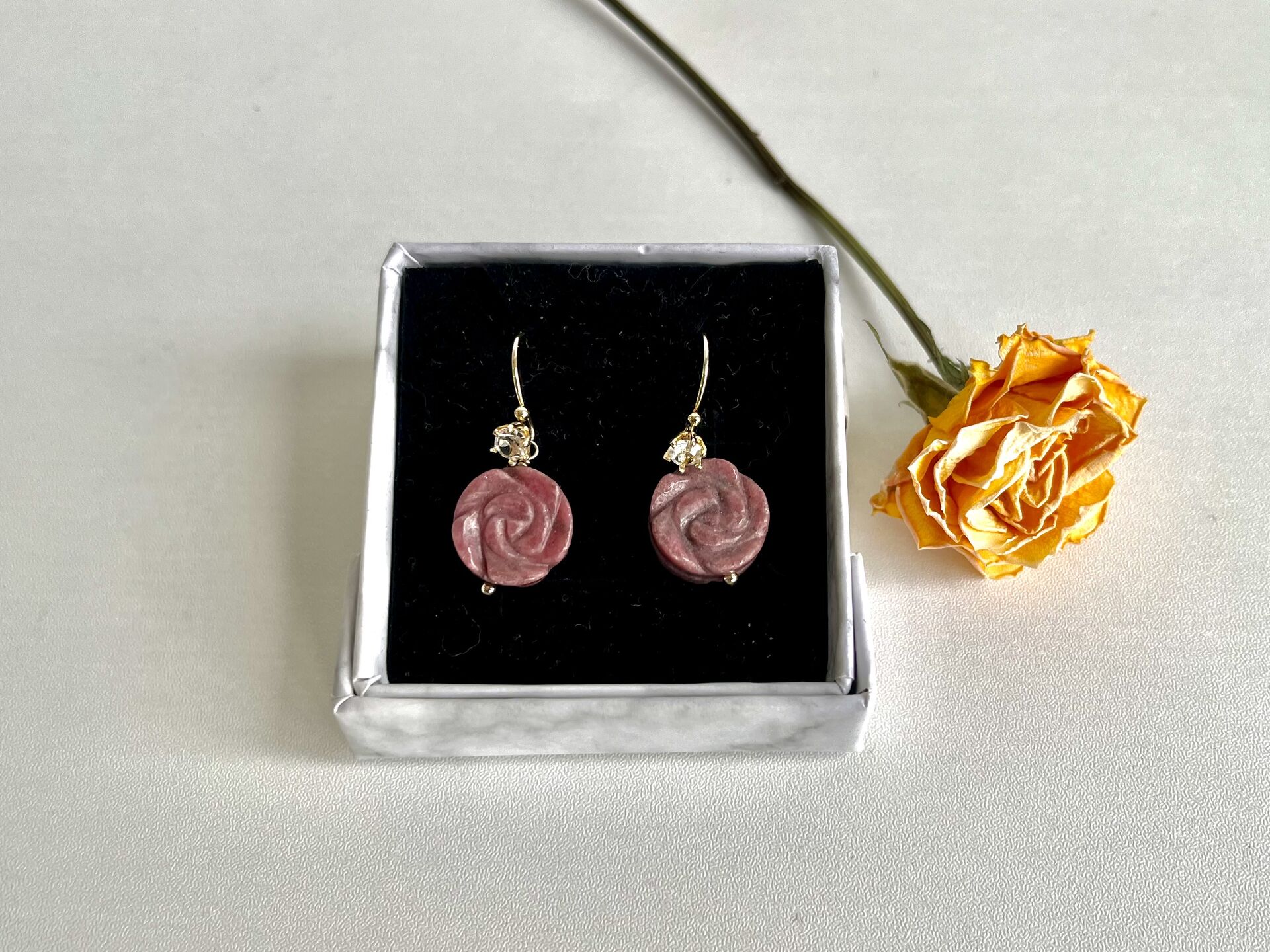 ハンドメイドイヤリングorピアス3300円税込