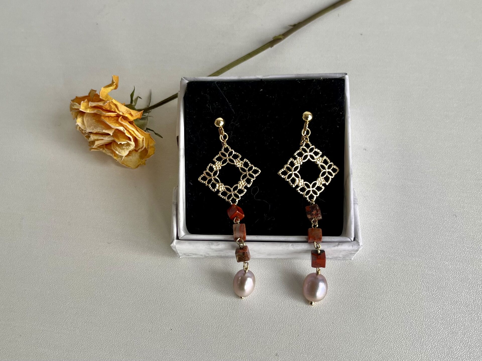 ハンドメイドイヤリングorピアス3300円税込