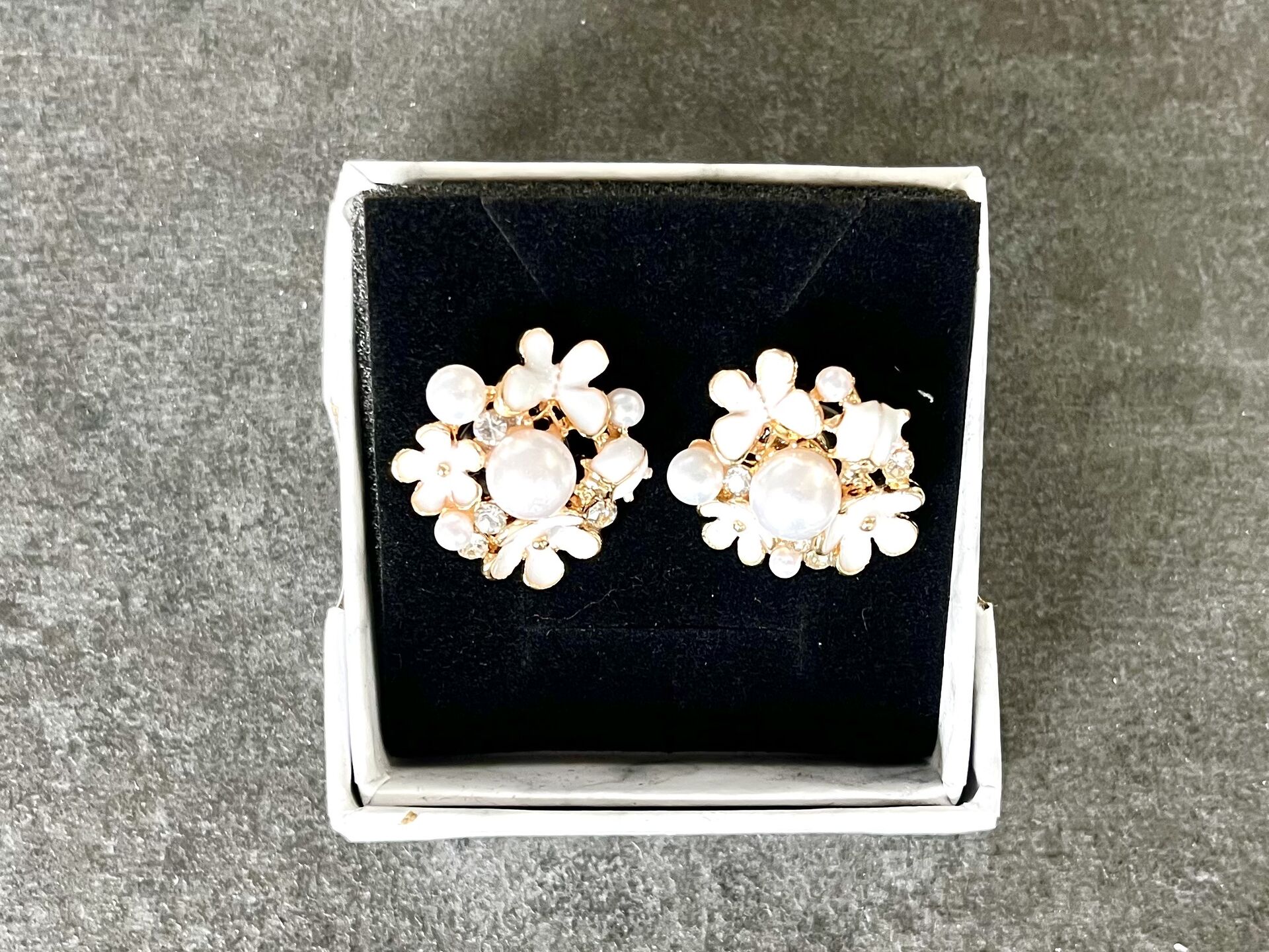 ハンドメイドアクセサリーピアス2200円税込